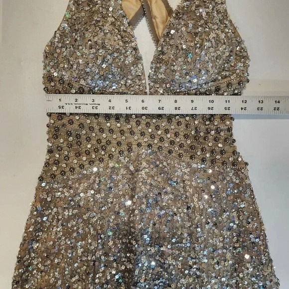 BG Haute Women's Silk V-Neck Silver Floor Length Sequin Evening Gown Size 0 NWOT - Picture 15 of 16